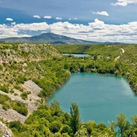 Bedroom For 1, In 100 Y Old Dalmatian House, Under Mountain, 14 Km To Np Krka, 35 Mins Drive To Beach Razvode Εξωτερικό φωτογραφία