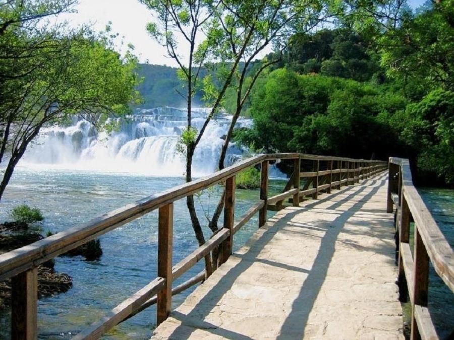 Bedroom For 1, In 100 Y Old Dalmatian House, Under Mountain, 14 Km To Np Krka, 35 Mins Drive To Beach Razvode Εξωτερικό φωτογραφία